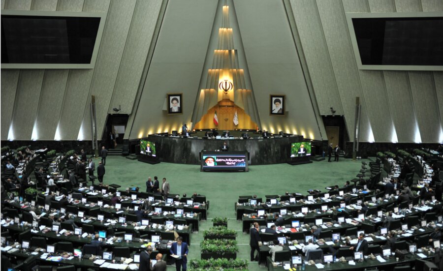 نامه هشدار آمیز 165 نماینده مجلس به سران قوا/ریشه تورم ارز است